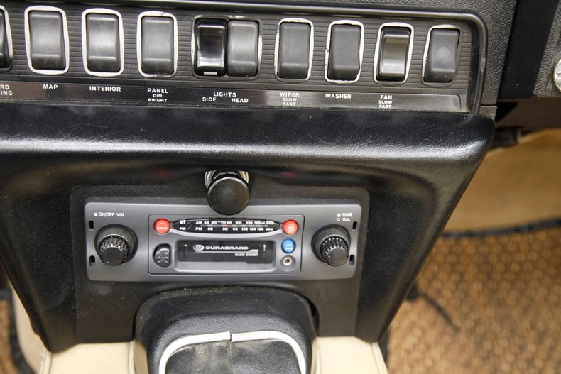 Jaguar-Xke-1969-Pale-Primrose-Tan-33