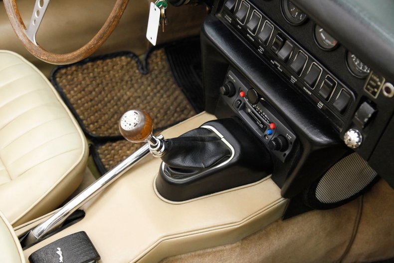 Jaguar-Xke-1969-Pale-Primrose-Tan-34