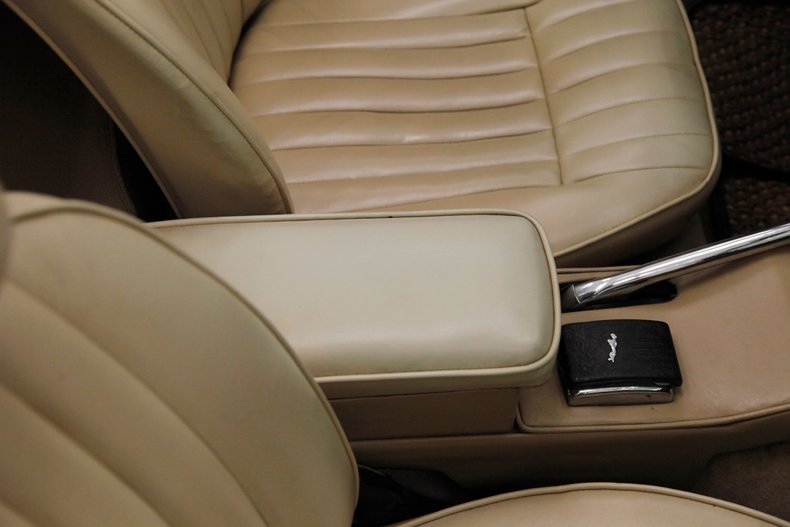 Jaguar-Xke-1969-Pale-Primrose-Tan-35