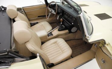 Jaguar-Xke-1969-Pale-Primrose-Tan-36