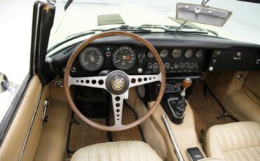 Jaguar-Xke-1969-Pale-Primrose-Tan-37