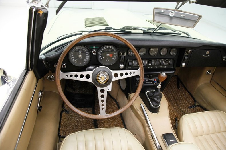 Jaguar-Xke-1969-Pale-Primrose-Tan-37
