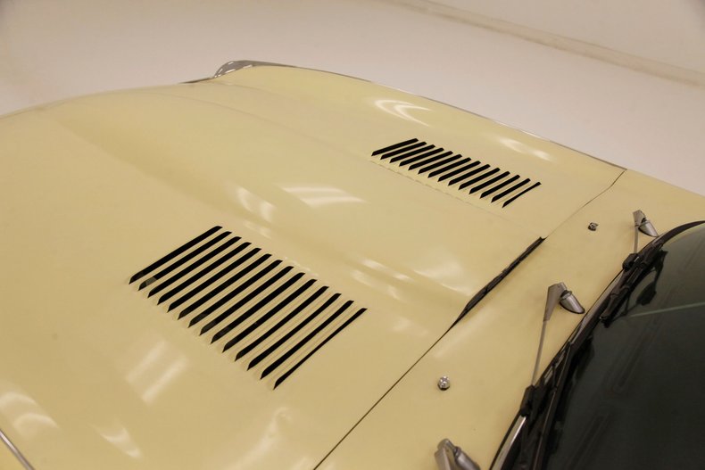 Jaguar-Xke-1969-Pale-Primrose-Tan-39