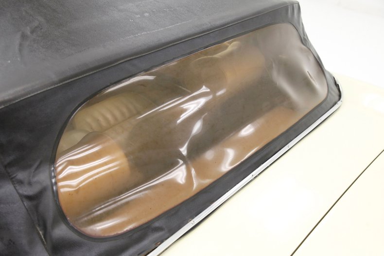 Jaguar-Xke-1969-Pale-Primrose-Tan-42