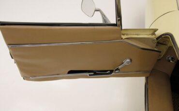 Jaguar-Xke-1969-Pale-Primrose-Tan-46