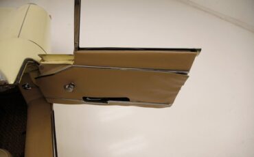 Jaguar-Xke-1969-Pale-Primrose-Tan-47