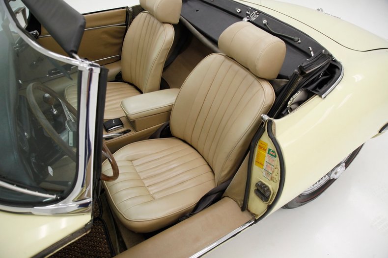 Jaguar-Xke-1969-Pale-Primrose-Tan-48