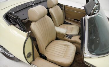 Jaguar-Xke-1969-Pale-Primrose-Tan-7
