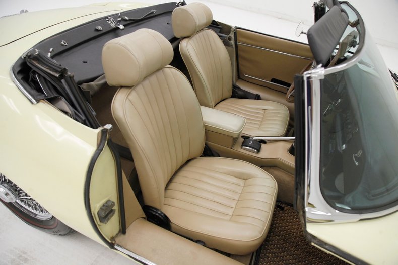 Jaguar-Xke-1969-Pale-Primrose-Tan-7