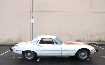 Jaguar-Xke-1974-White-Tan-3