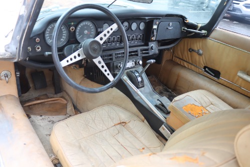 Jaguar-Xke-1974-White-Tan-6