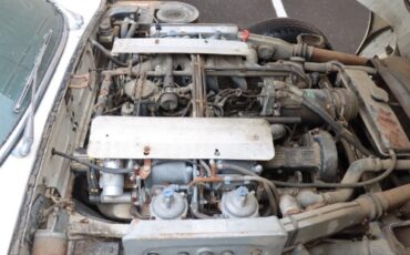 Jaguar-Xke-1974-White-Tan-7