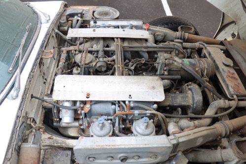 Jaguar-Xke-1974-White-Tan-7