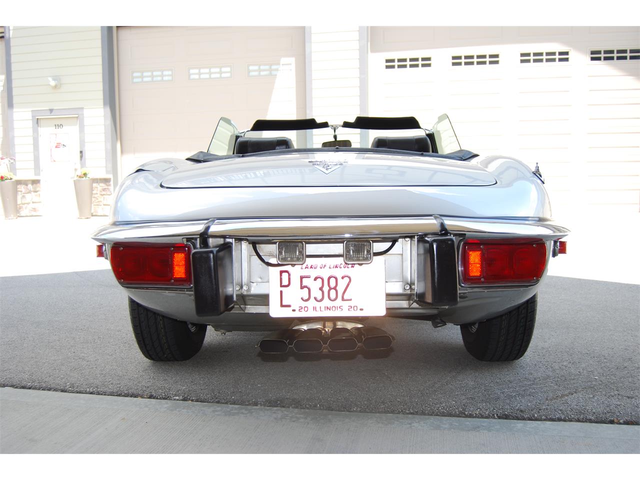 Jaguar-Xke-iii-1974-Silver-Black-2