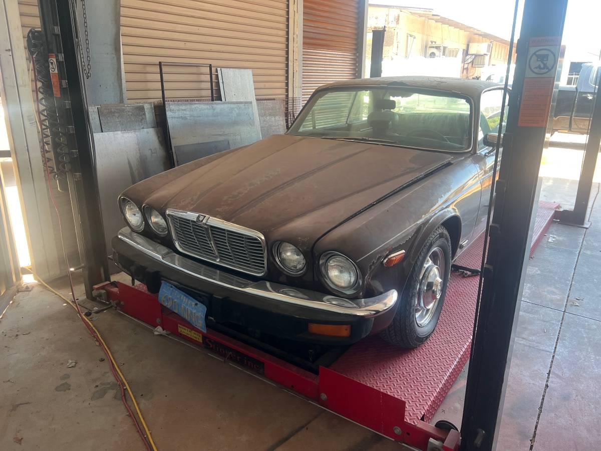 Jaguar-xj6c-1977-1