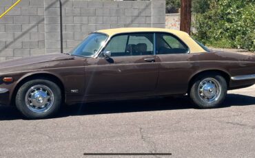 Jaguar-xj6c-1977-8