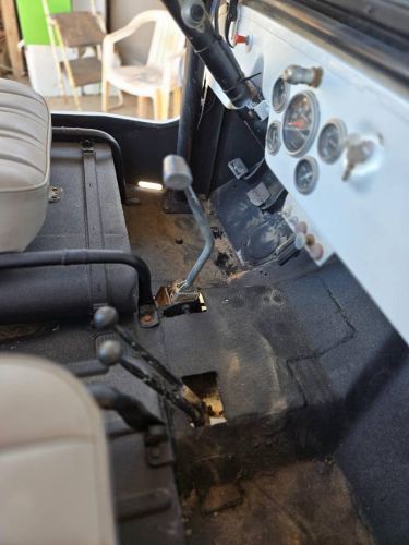 Jeep-1947-White-13