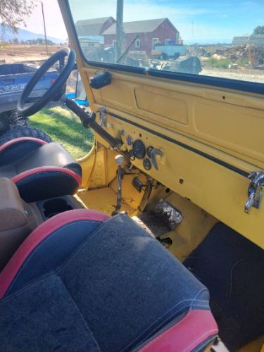 Jeep-1947-Yellow-Yellow-4