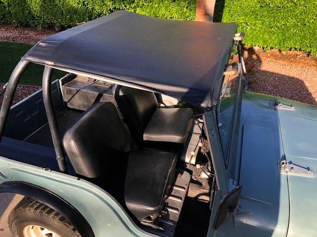 Jeep-1957-Gray-2