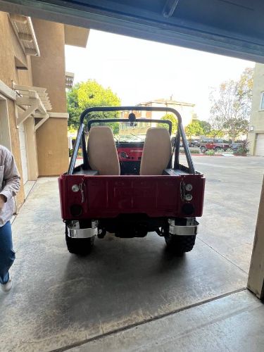 Jeep-1973-Red