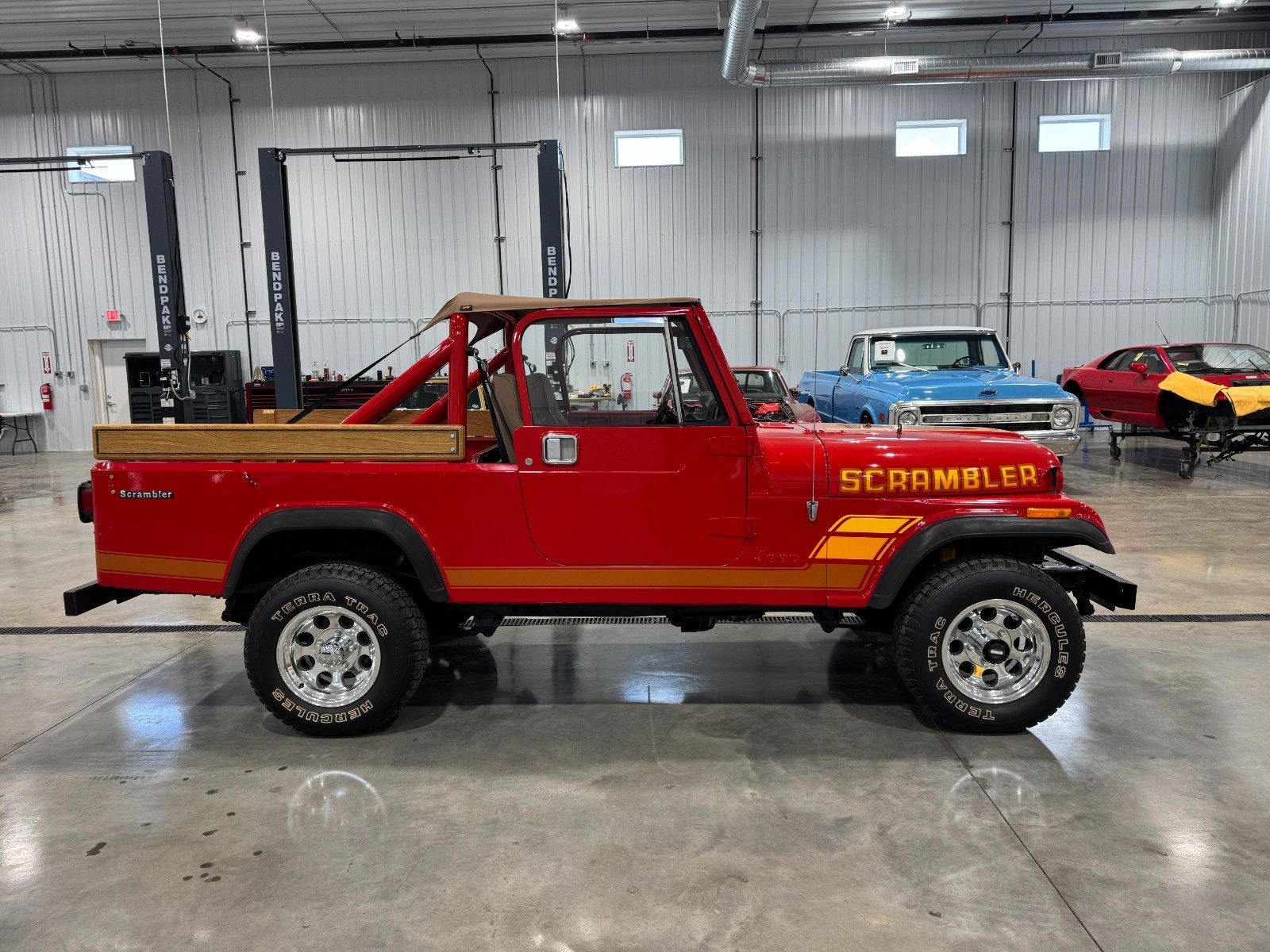 Jeep-CJ-1983-1
