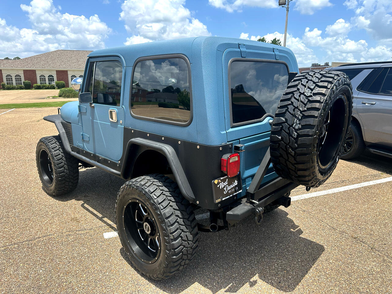Jeep-CJ-1983-SUV-2