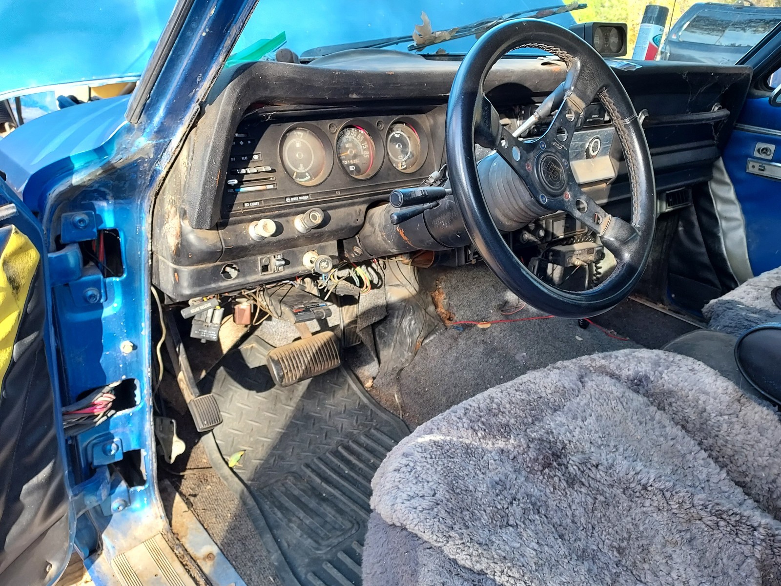 Jeep-Cherokee-1981-SUV-28