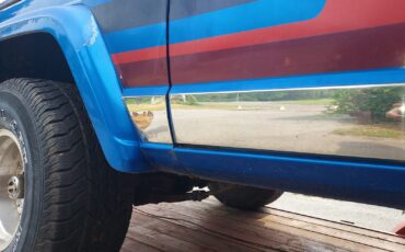Jeep-Cherokee-1981-SUV-35