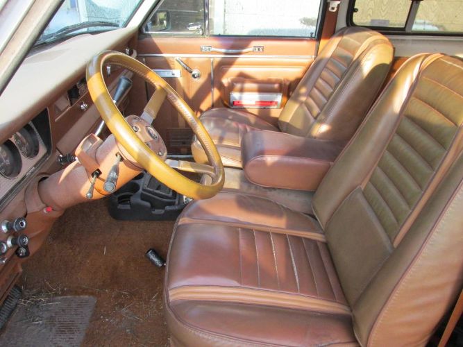 Jeep-Cherokee-1982-White-3