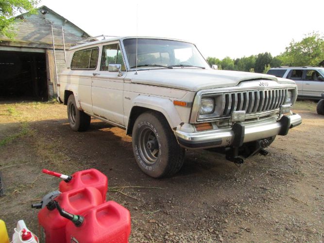 Jeep-Cherokee-1982-White