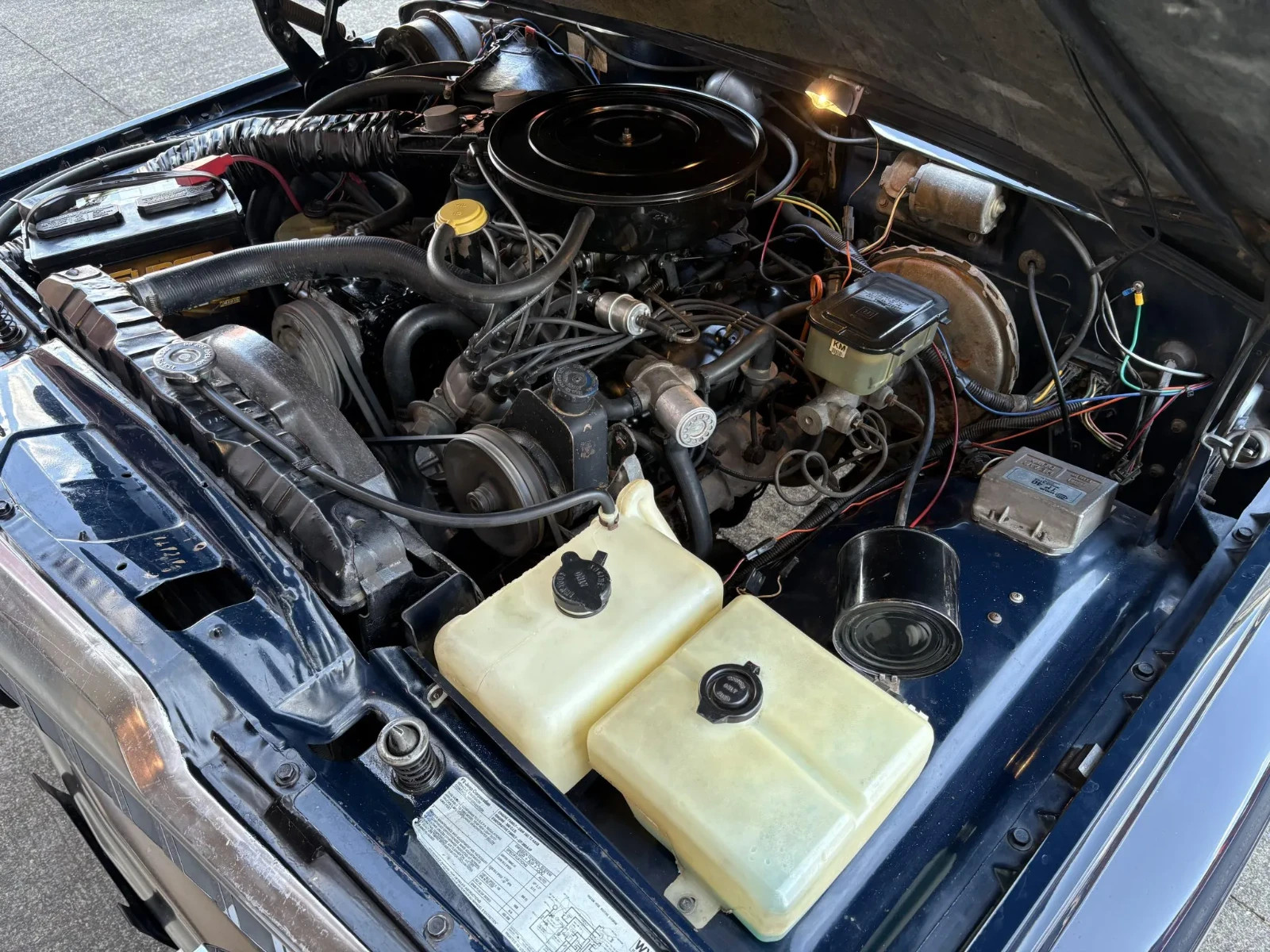 Jeep-Cherokee-1983-SUV-14