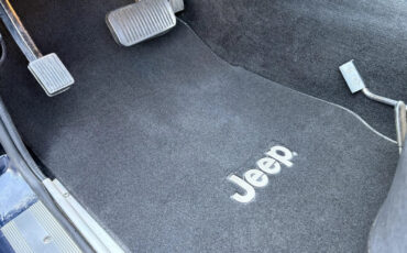 Jeep-Cherokee-1983-SUV-15