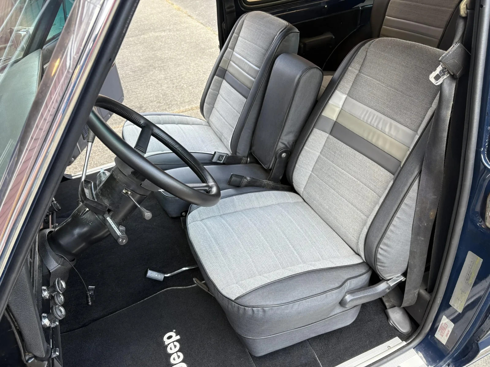 Jeep-Cherokee-1983-SUV-17