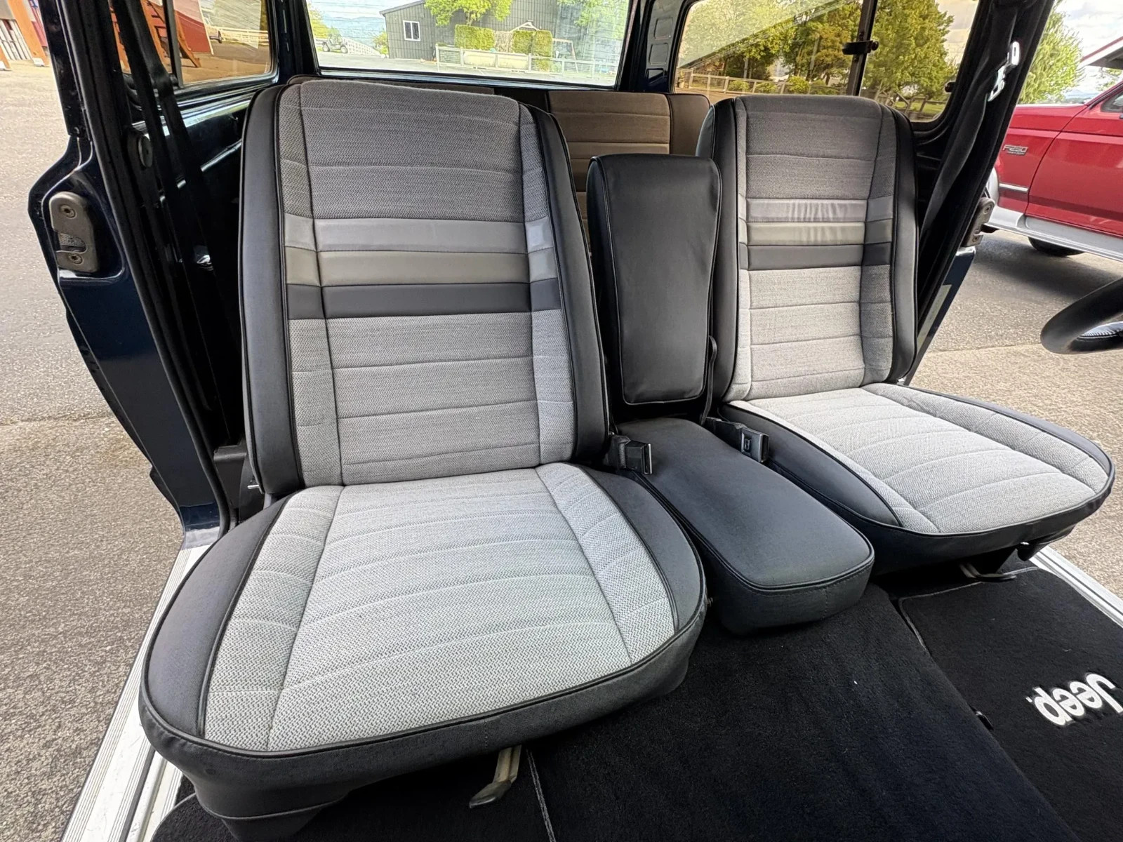 Jeep-Cherokee-1983-SUV-18