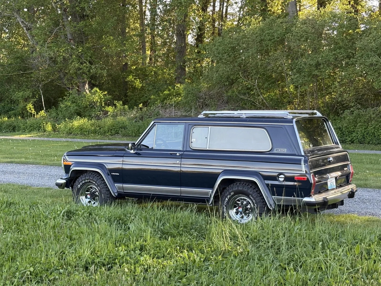 Jeep-Cherokee-1983-SUV-21