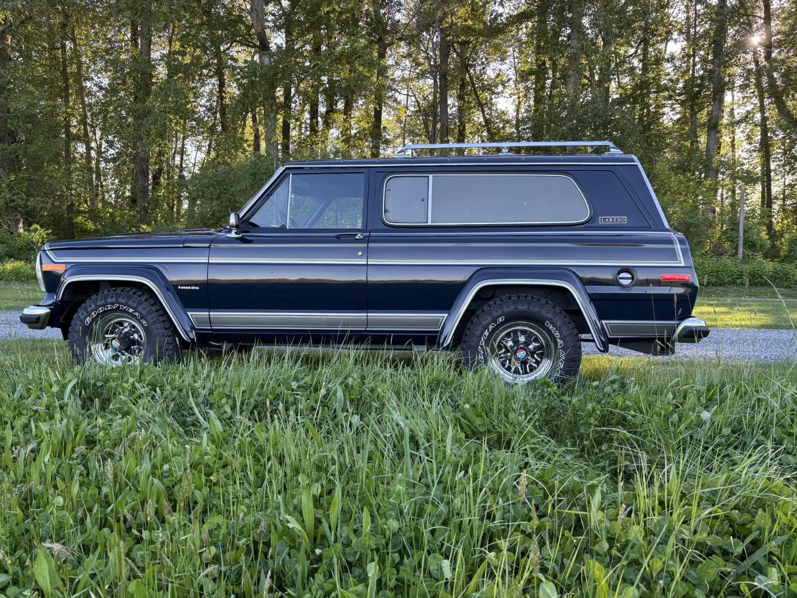 Jeep-Cherokee-1983-SUV-22