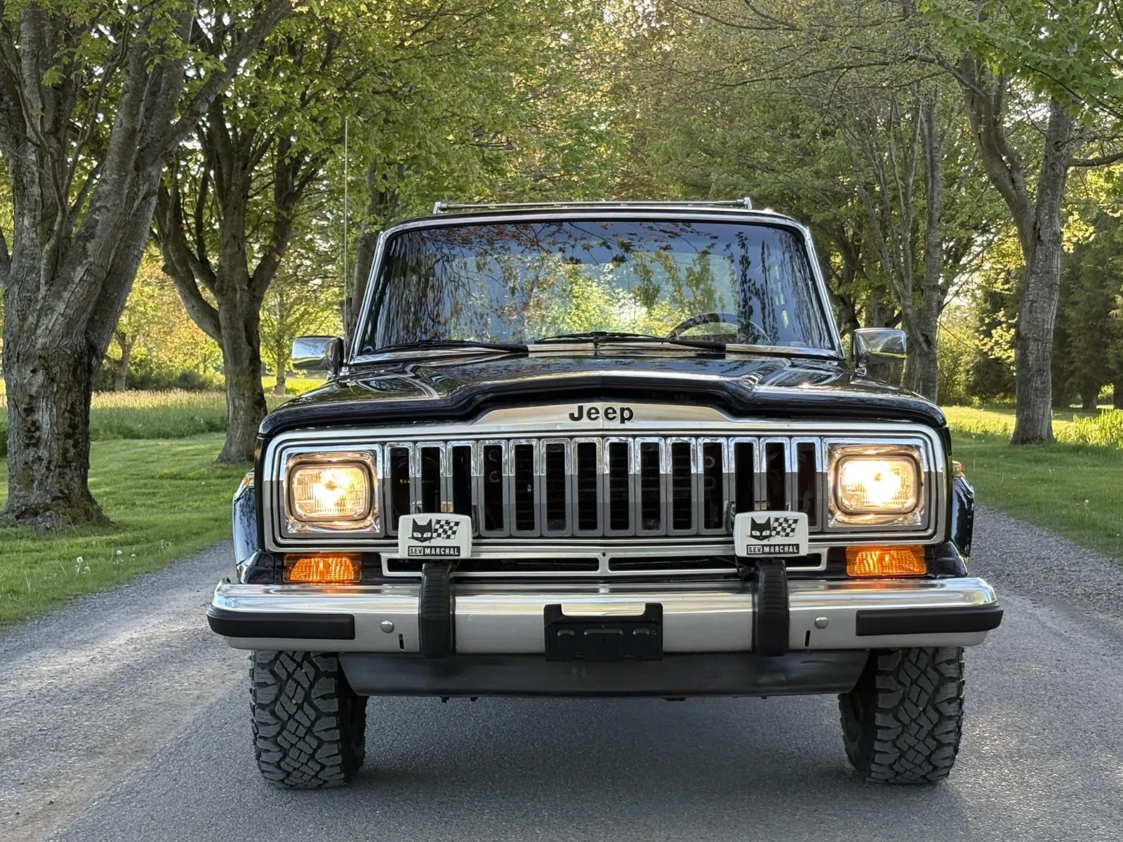 Jeep-Cherokee-1983-SUV-23