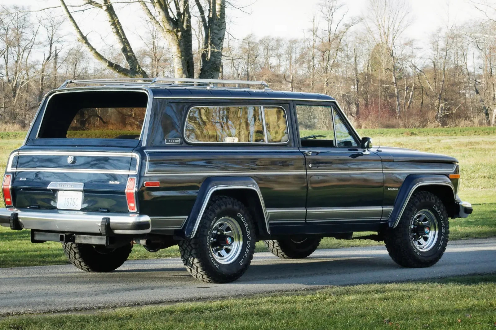 Jeep-Cherokee-1983-SUV-4
