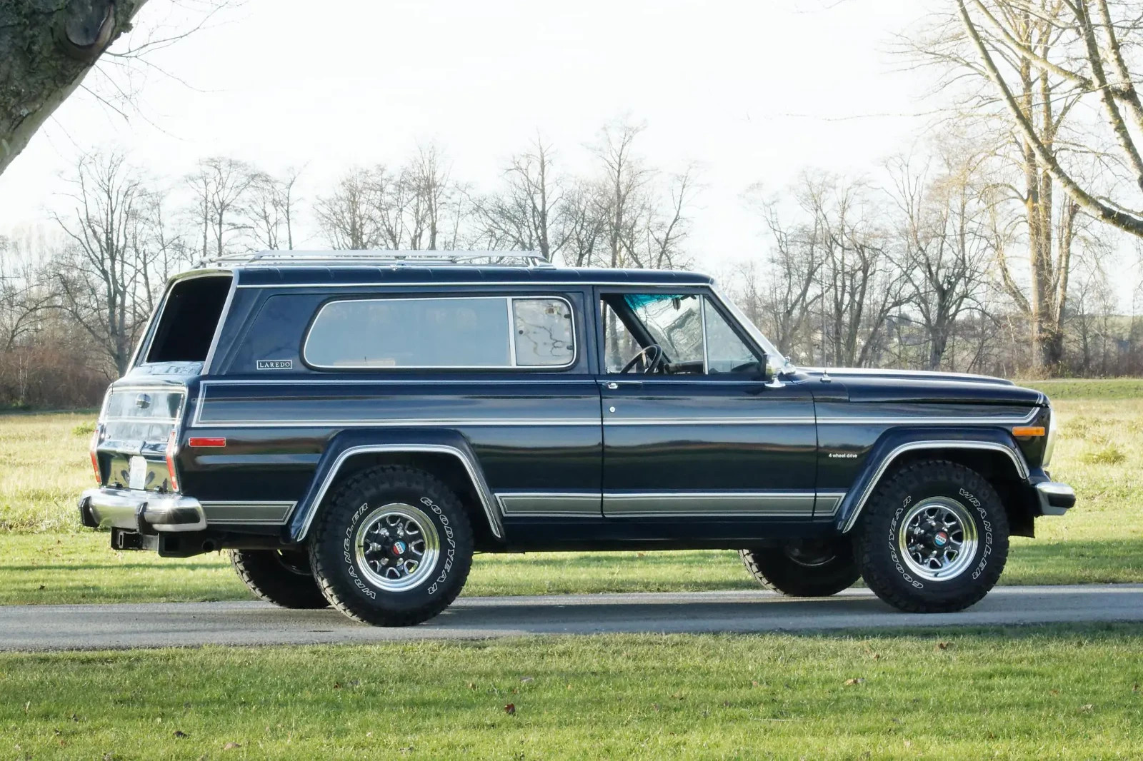 Jeep-Cherokee-1983-SUV-5