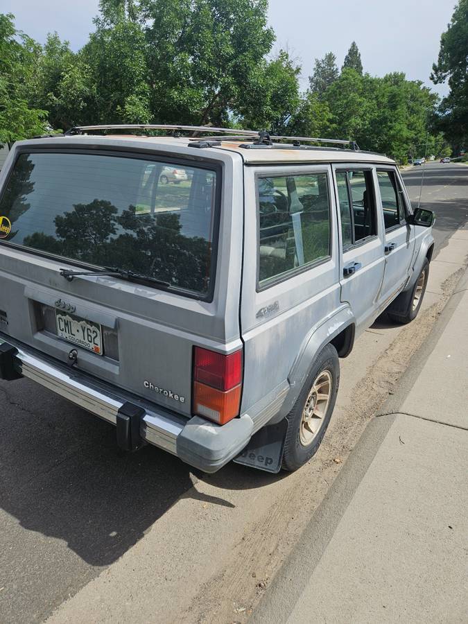 Jeep-Cherokee-1990-grey-1