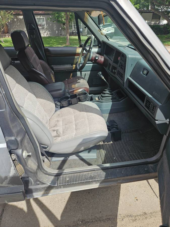 Jeep-Cherokee-1990-grey-2