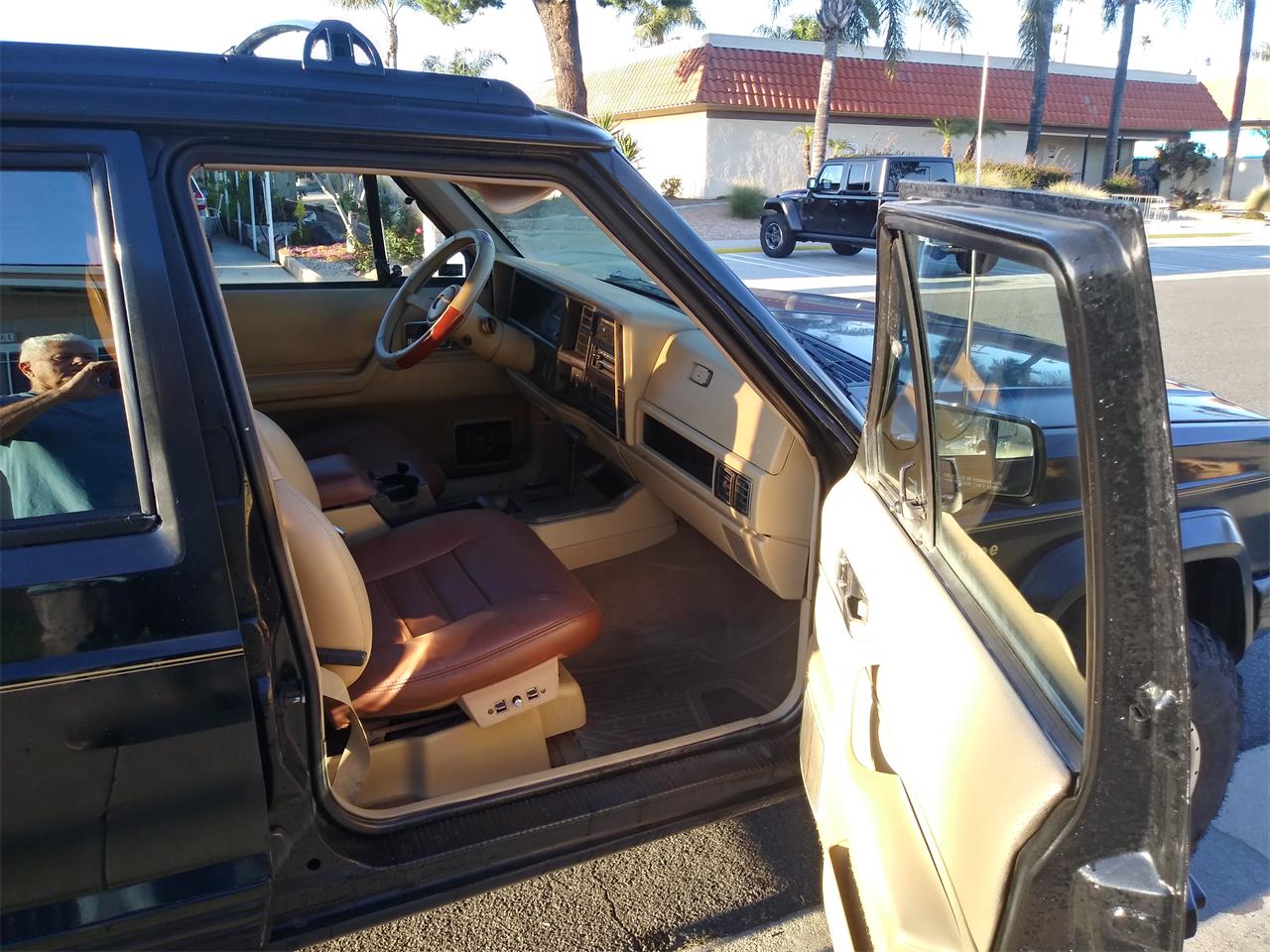Jeep-Cherokee-1991-Black-Brown-28