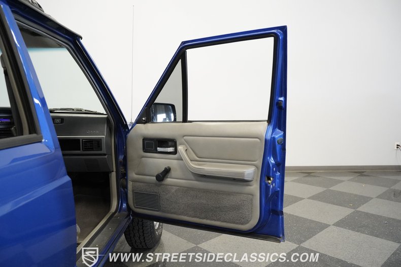 Jeep-Cherokee-1995-Brilliant-Blue-Metal-Gray-28