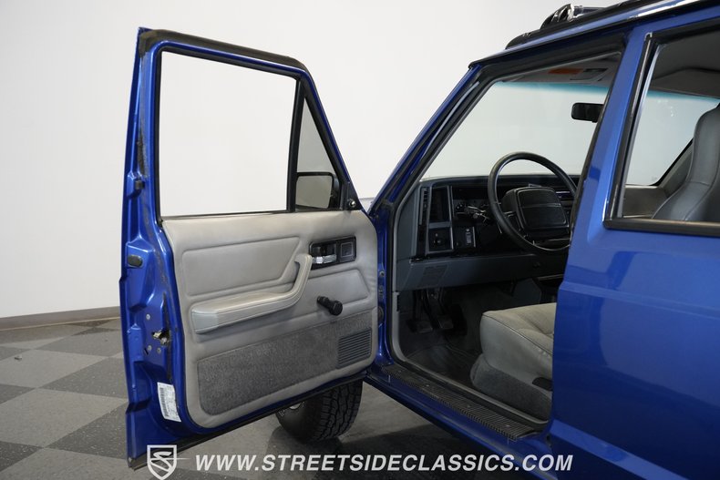 Jeep-Cherokee-1995-Brilliant-Blue-Metal-Gray-32