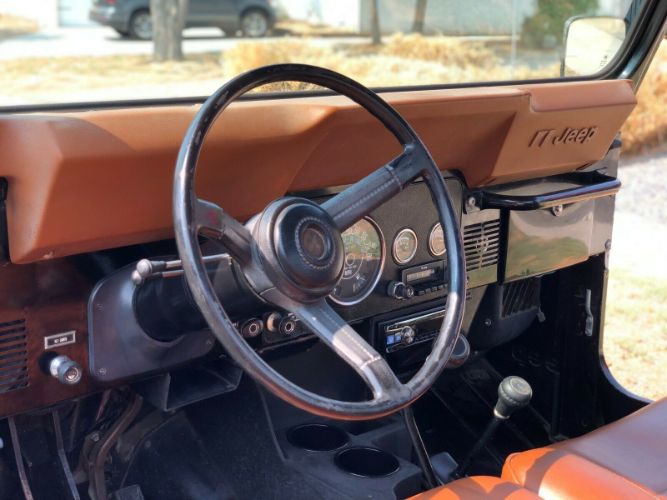 Jeep-Cj-1982-Black-Tan-17
