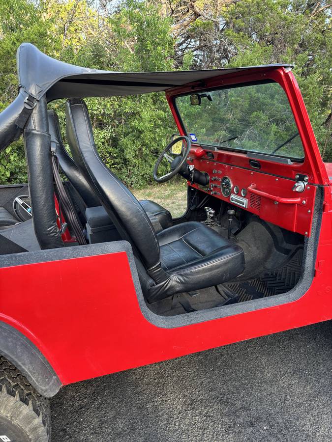 Jeep-Cj-8-scrambler-1981-red-3