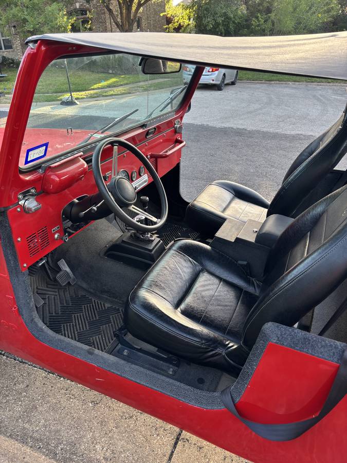 Jeep-Cj-8-scrambler-1981-red-5