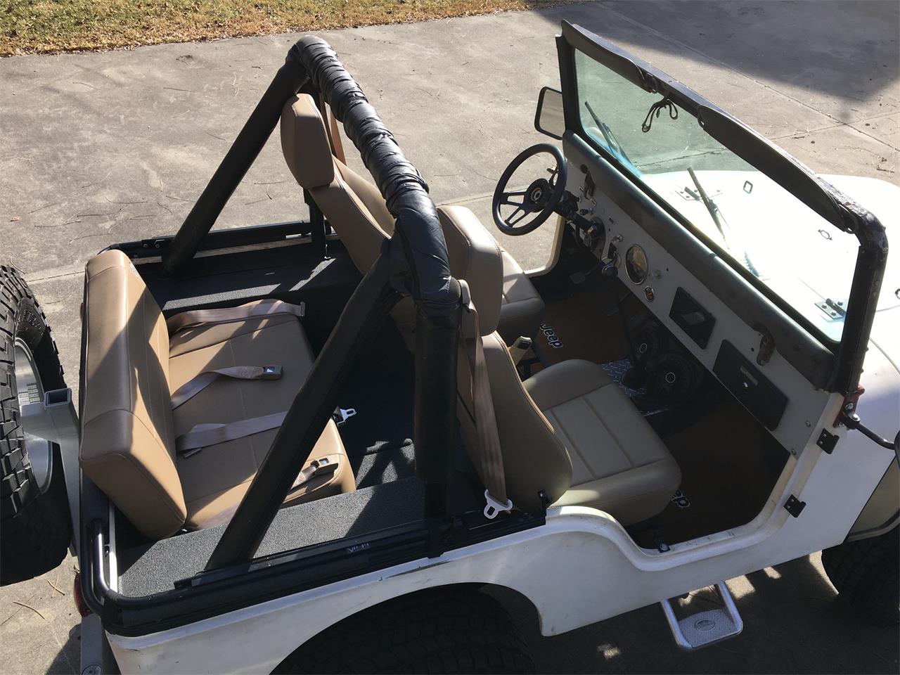 Jeep-Cj5-1972-Tan-Black-17