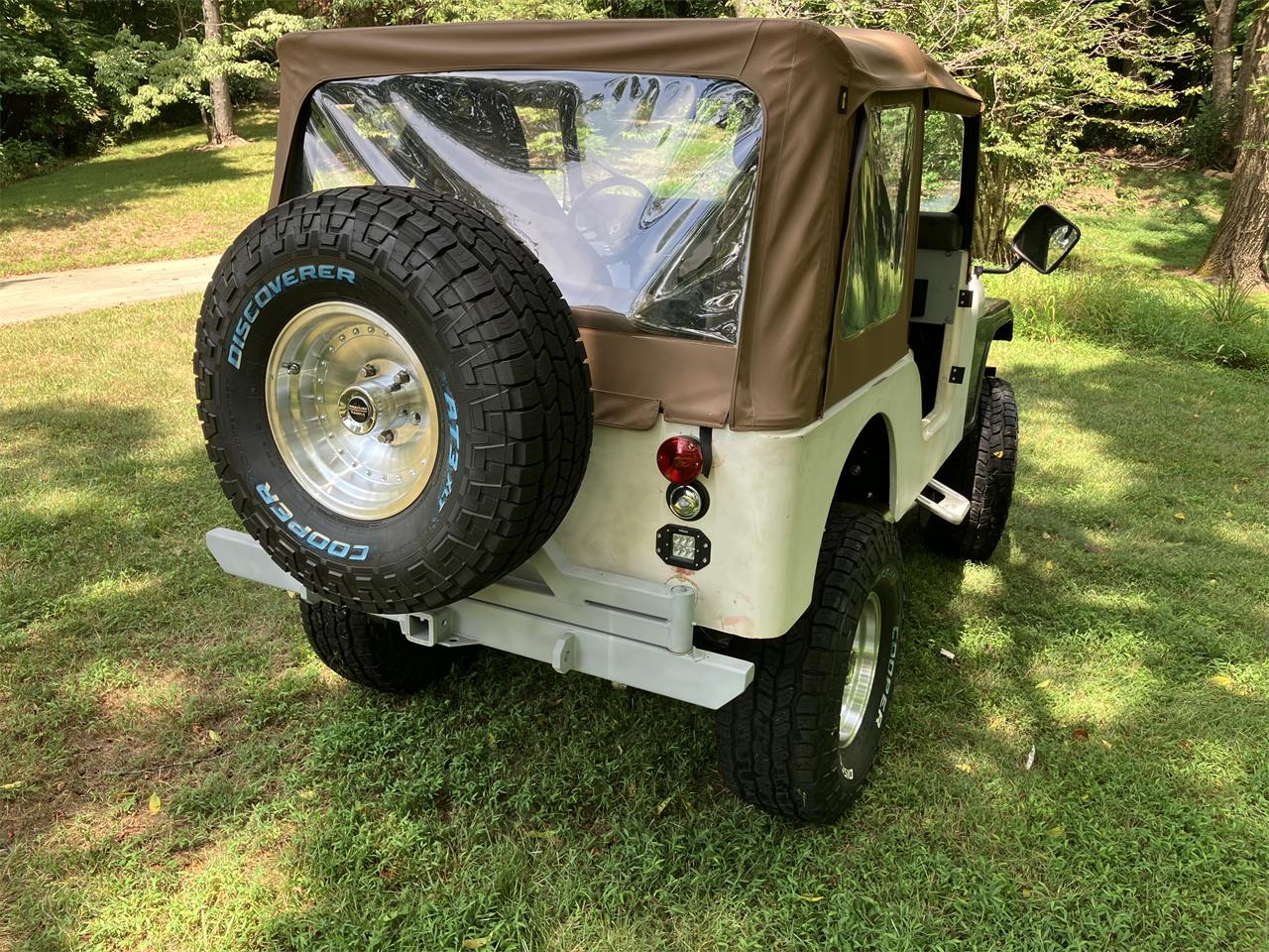 Jeep-Cj5-1972-Tan-Black-2