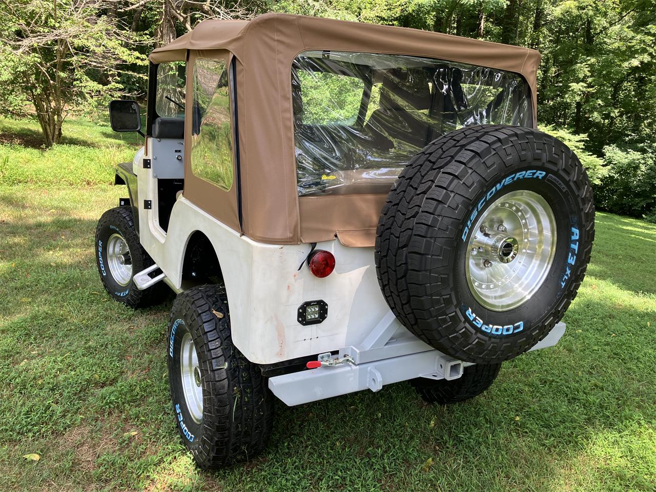 Jeep-Cj5-1972-Tan-Black-3